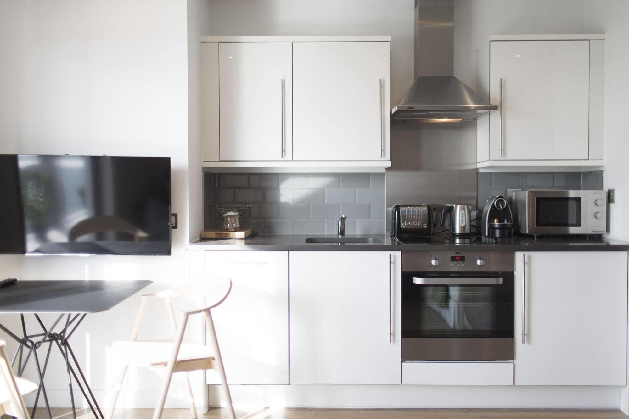 Aparthotel Adagio London Brentford Ngoại thất bức ảnh